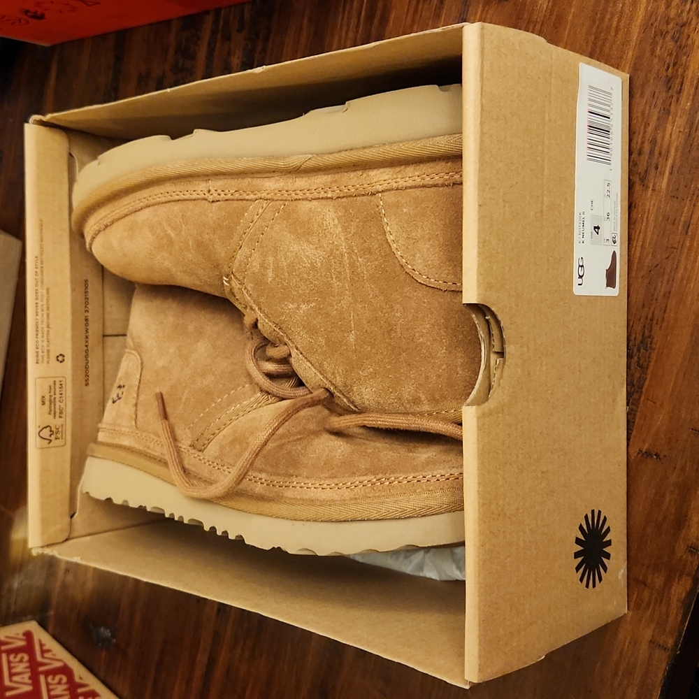 New pair of UGG boots for boy/big kids size 4